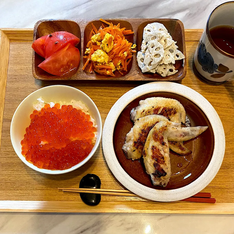 手羽先の塩胡椒焼き、いくら丼|なつこさん