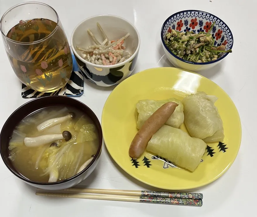 晩御飯☆ロールキャベツ☆豆苗炒め☆ごぼうサラダ☆みそ汁（白菜・大根・しめじ）|Saharaさん