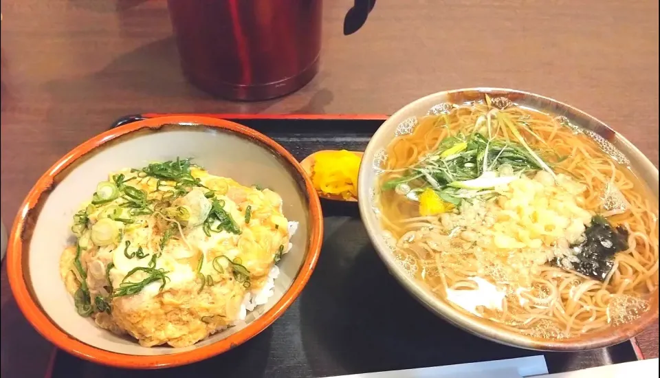 地元の手打ち蕎麦屋
細くてにゅうめんみたい😋|さゆさん