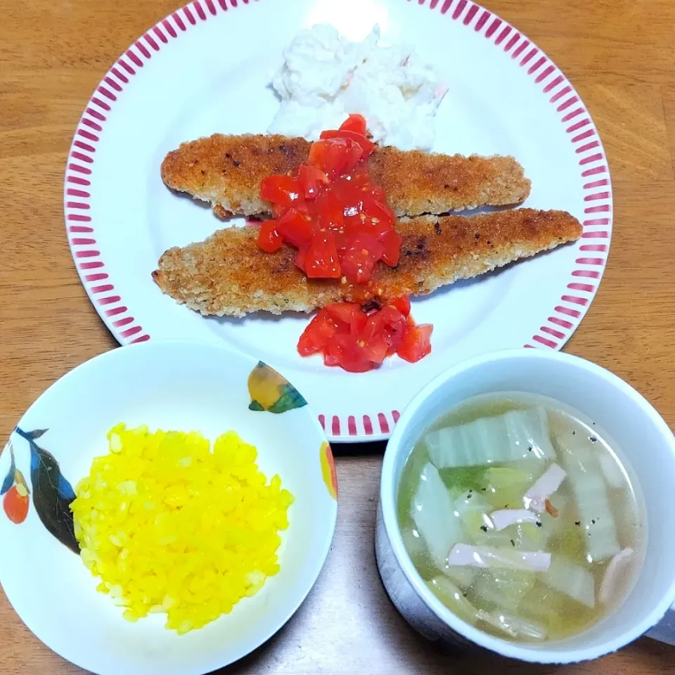 2023 1225　カレイの香草焼きミニトマトソース　ポテトサラダ　白菜とハムのコンソメスープ|いもこ。さん