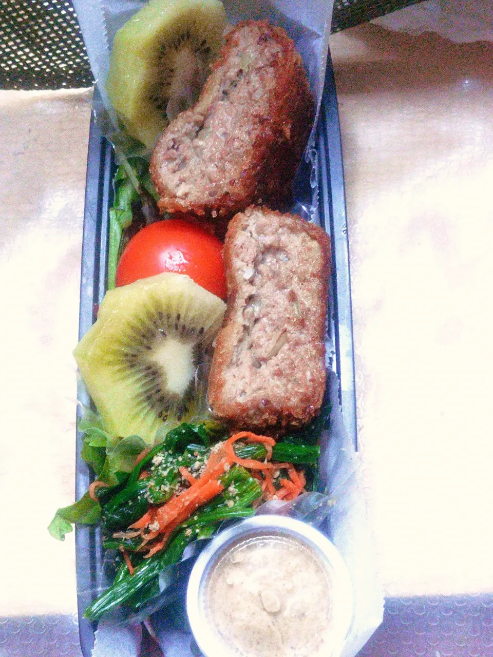 今日の親父弁当

メンチカツ
ほうれん草のごま和え
果物
サラダ|ごますりさん