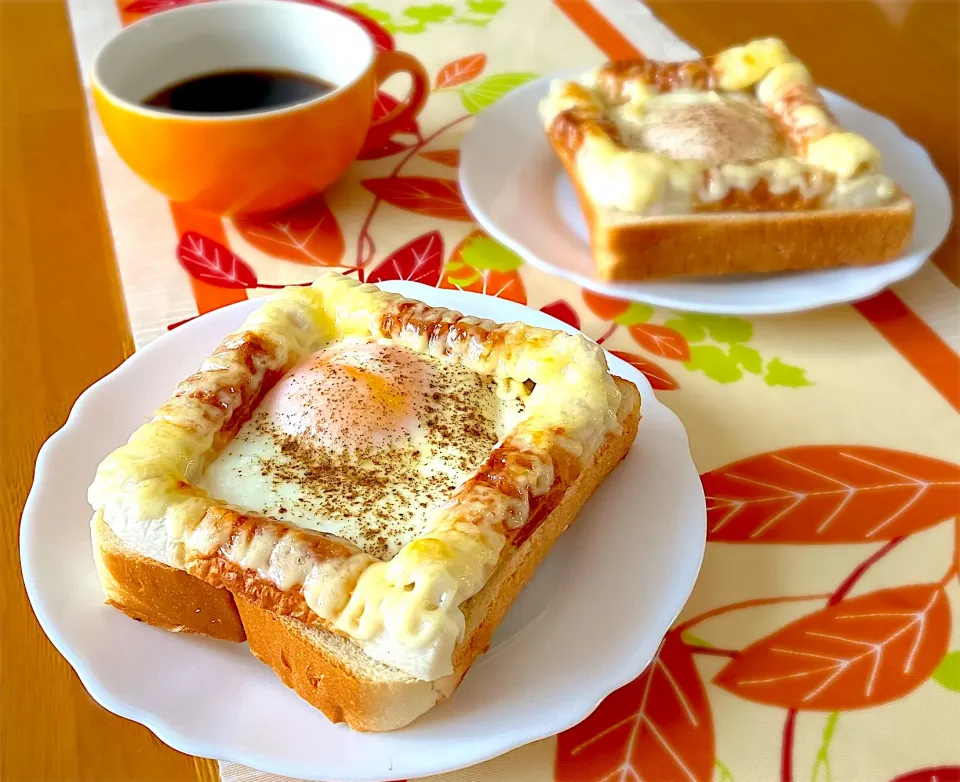 Snapdishの料理写真:ちくわと目玉焼きのトースト|🌻ako ·͜·♡peco🌻さん