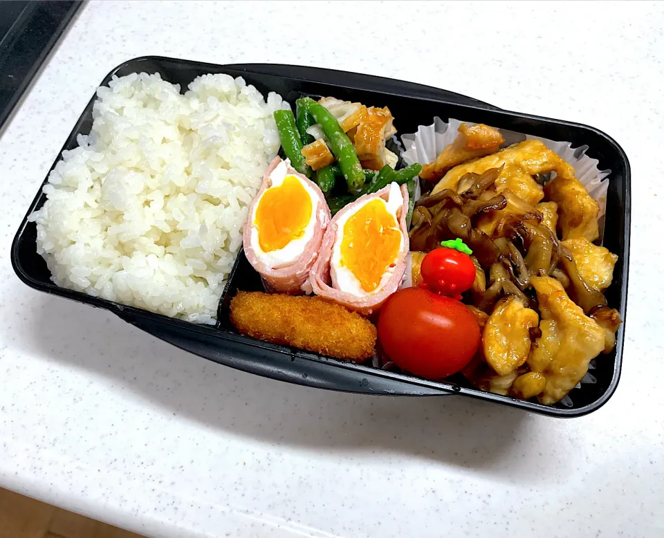 Snapdishの料理写真:2/8 旦那弁当⁂鶏むね肉の照り焼き弁当|ゆさん