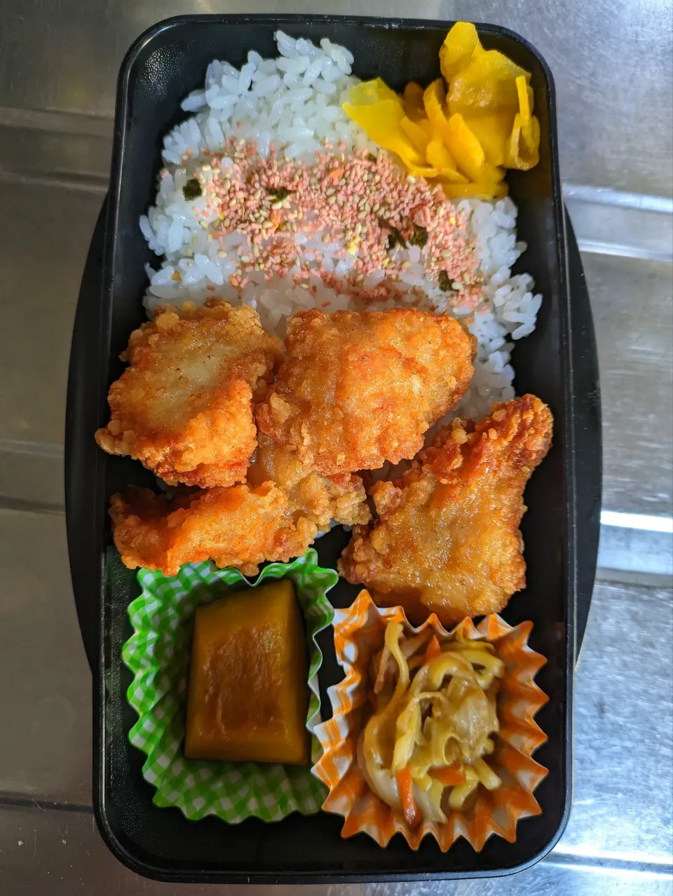 旦那弁当　2024/2/8

からあげ
焼きそば
かぼちゃの煮物|ユキヨメ♪さん