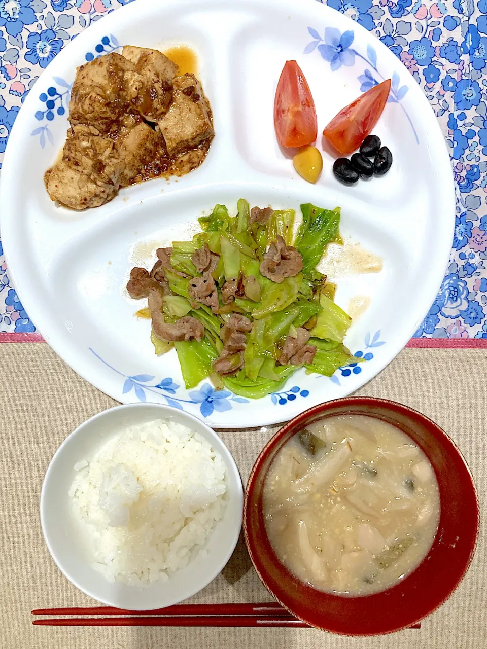 シンプル豚キャベ塩炒めと肉どうふ|おしゃべり献立さん