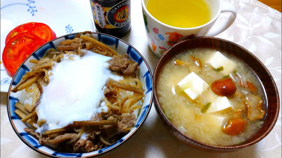 2/8の夕食
ごぼうと牛肉のしぐれ煮でのっけ丼🍚|卯月さん