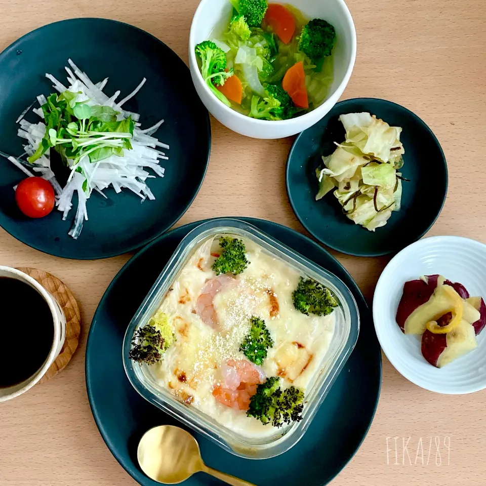 Snapdishの料理写真:びせんさんの料理 えびマカロニグラタン🦐

豚肉とキムチの生春巻き|FIKA789さん