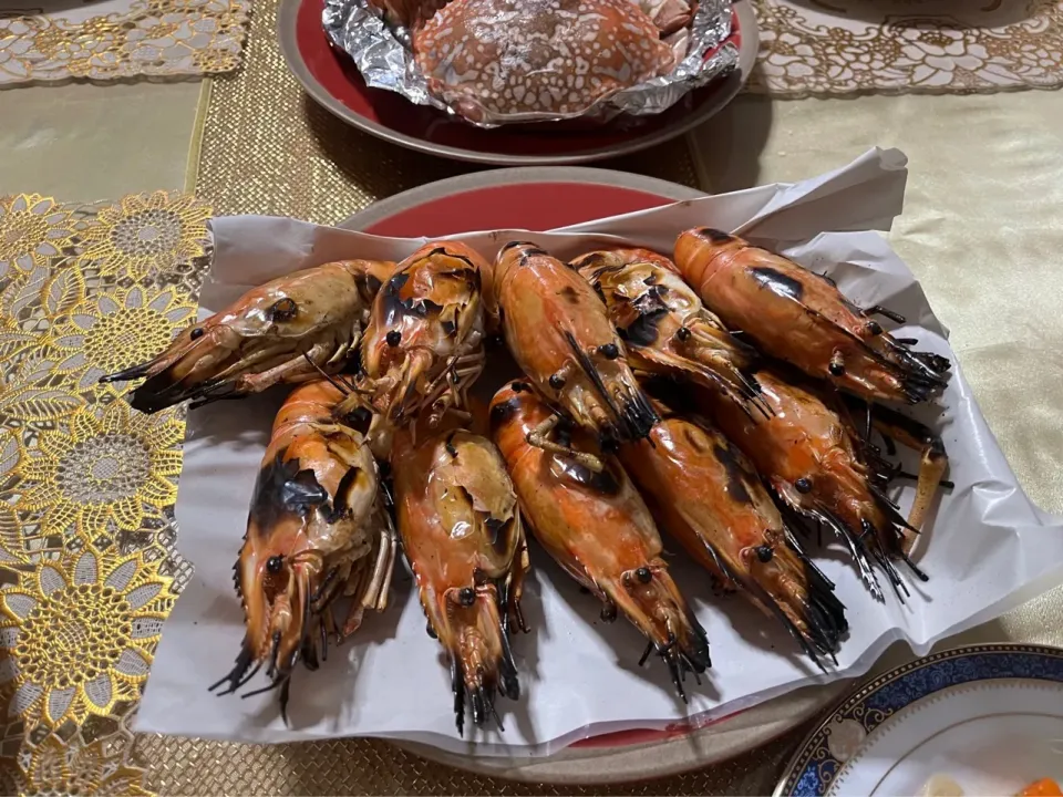 バンコクのラプラオのタイ料理研究家 竹下ワサナさん(現在Instagramでオンラインレッスンのみ)の家でシーフード🦐パーティー　クンパオ(焼き海老)美味しかった　えびみその美味しかった|Mikoshiba Kazutoshiさん