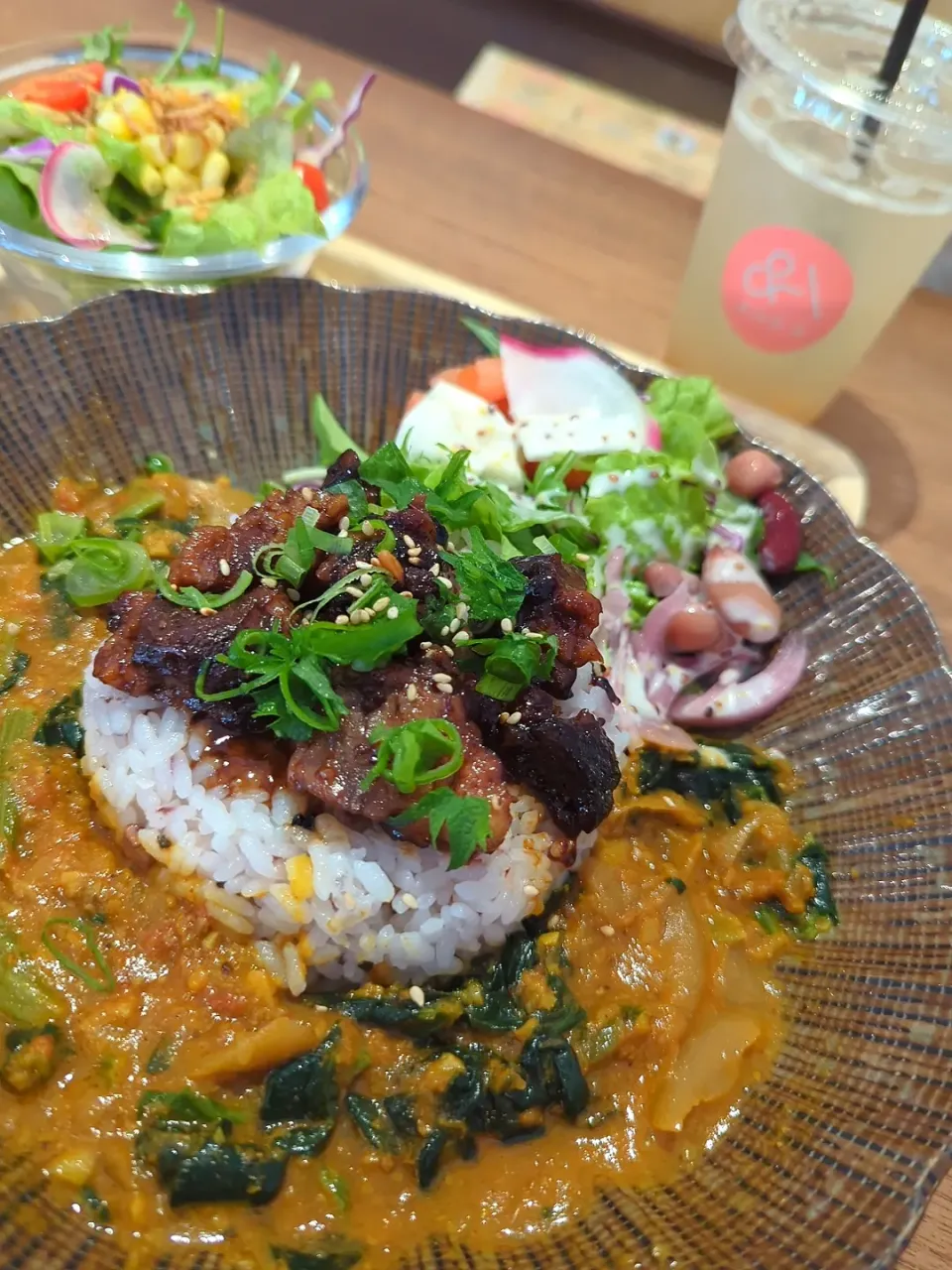 おしゃれカフェ😊
トロトロ豚角煮とほうれん草のスパイスCurry🍛|みぽりん♪さん