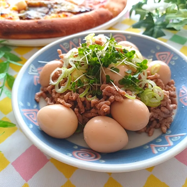 Snapdishの料理写真:挽肉そぼろ煮deうずらの味玉|小豆🌼さん