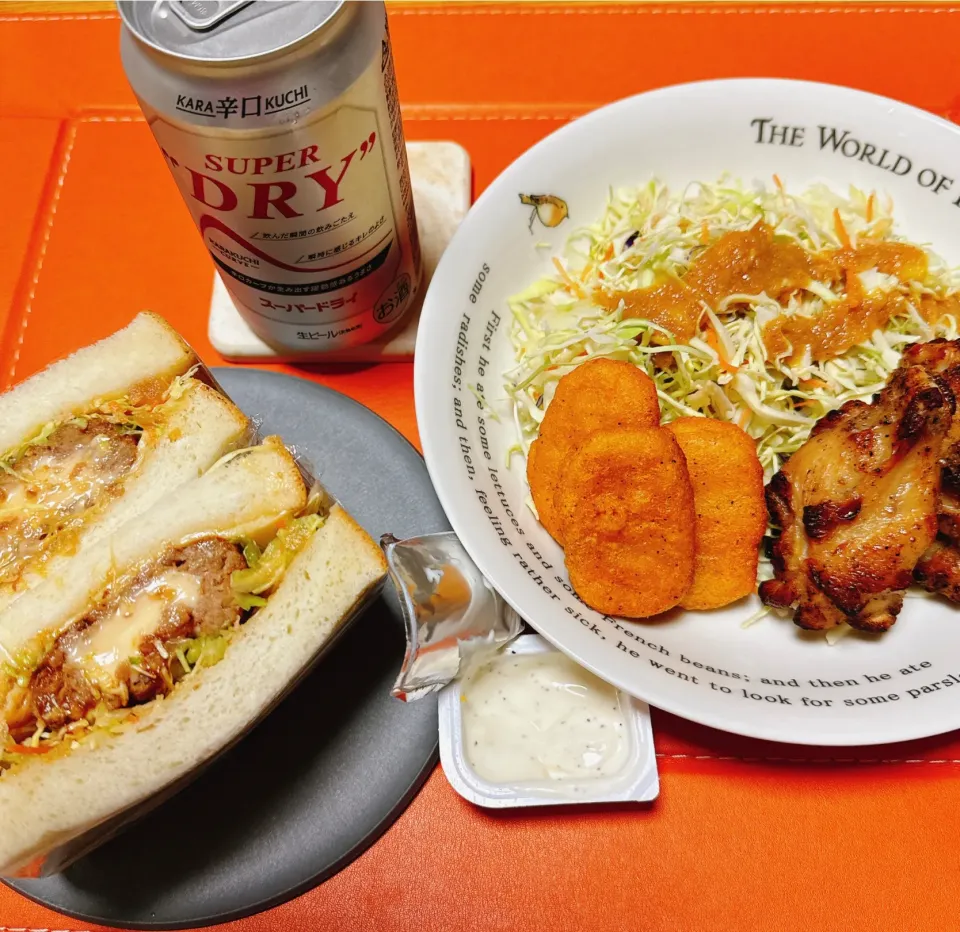 肉の日🍖
ハンバーグサンドを作りました😆
あと、あぶり焼きチキンとチキンナゲット|naoさん