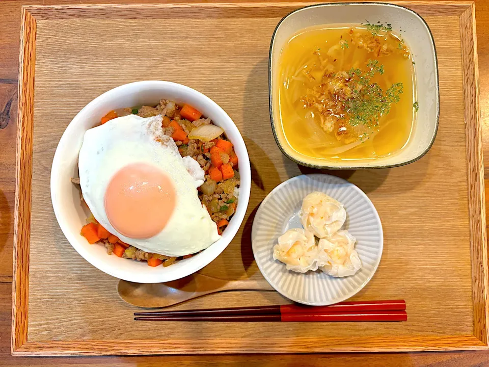 今日の夜ご飯(ガパオライス、エビシューマイ、オニオンスープ)|cocomikaさん