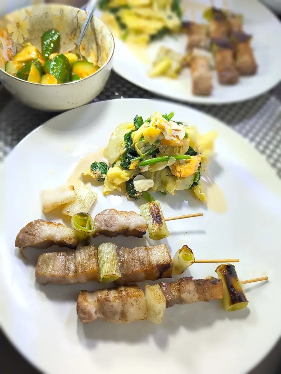 ねぎま（豚肉）＆キャベツとほうれん草の温野菜サラダ＆たたききゅうり|テケテケさん