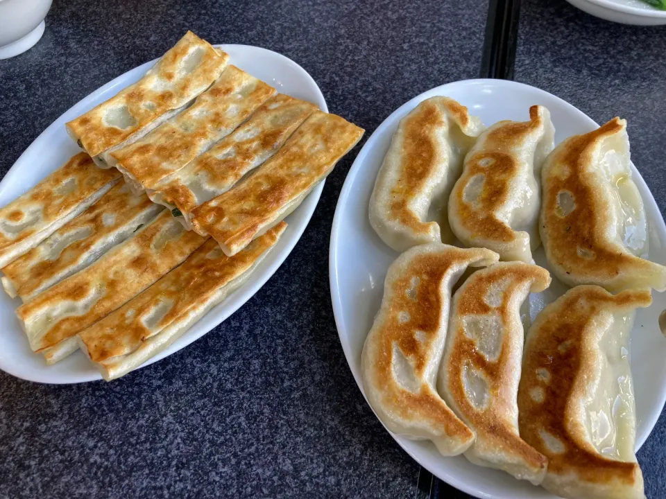 天鴻餃子房　黒豚餃子とパリパリ餃子|よだみなさん