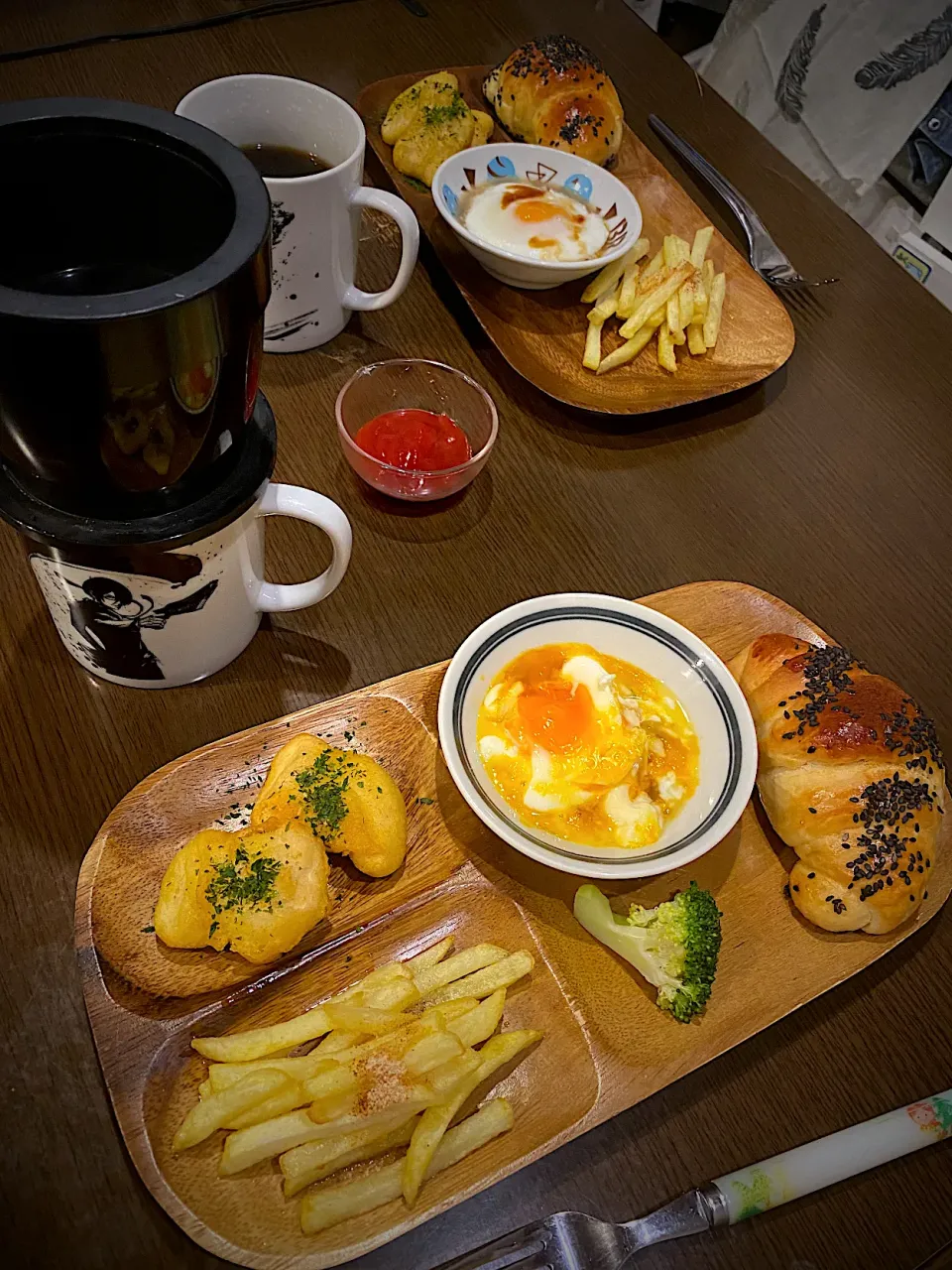 温泉卵　フレンチフライ　チキンナゲット　蒸しブロッコリー　胡麻塩バターパン　コーヒー|ch＊K*∀o(^^*)♪さん