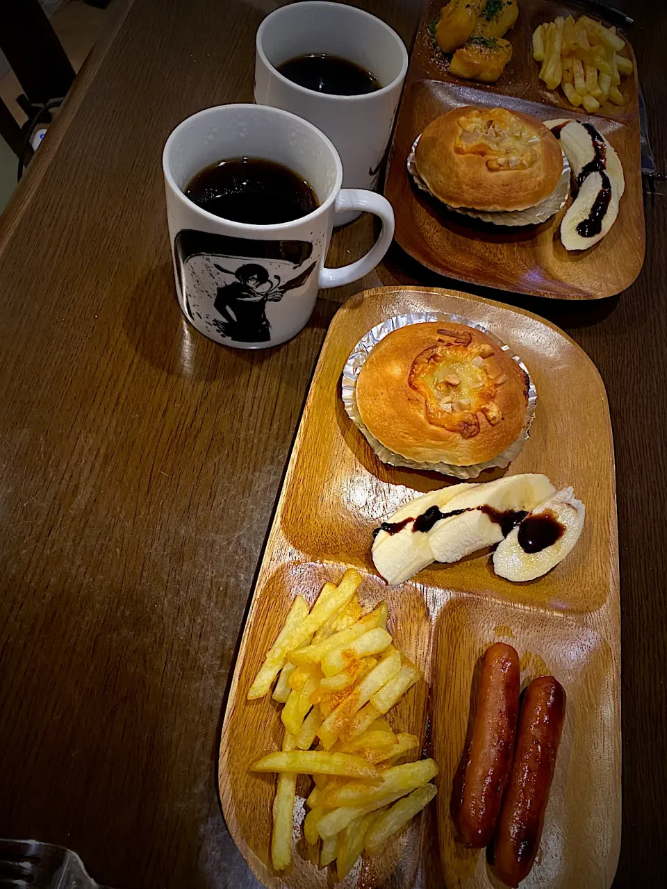 Snapdishの料理写真:ソーセージソテー　フレンチフライ　チキンナゲット　チョコバナナ　カシューナッツとチーズのパン　コーヒー|ch＊K*∀o(^^*)♪さん