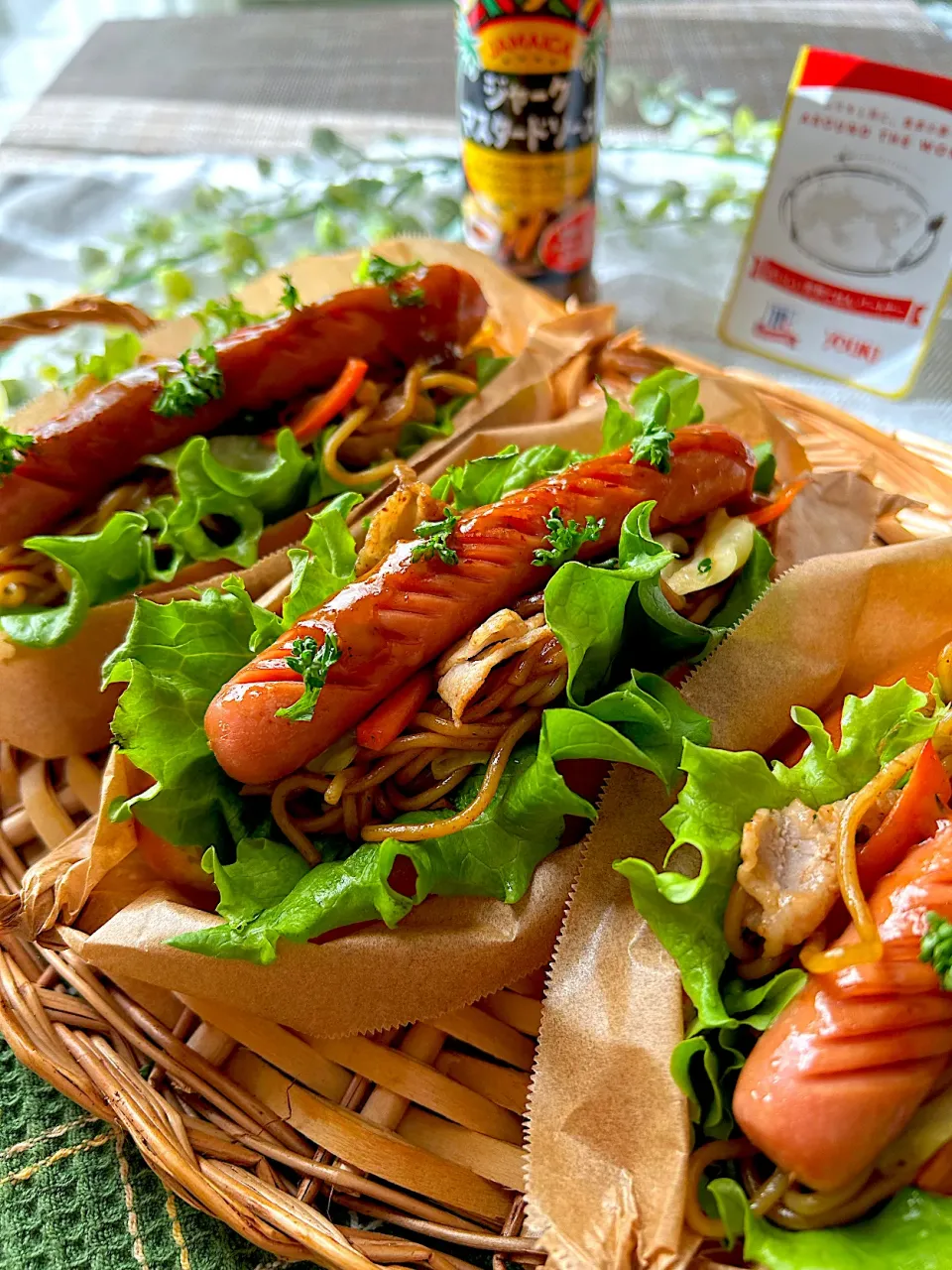 【ユウキ食品さん💗おいしい世界ごはんパートナー】 焼きそばパンのウインナー乗せ|まなまな♡さん