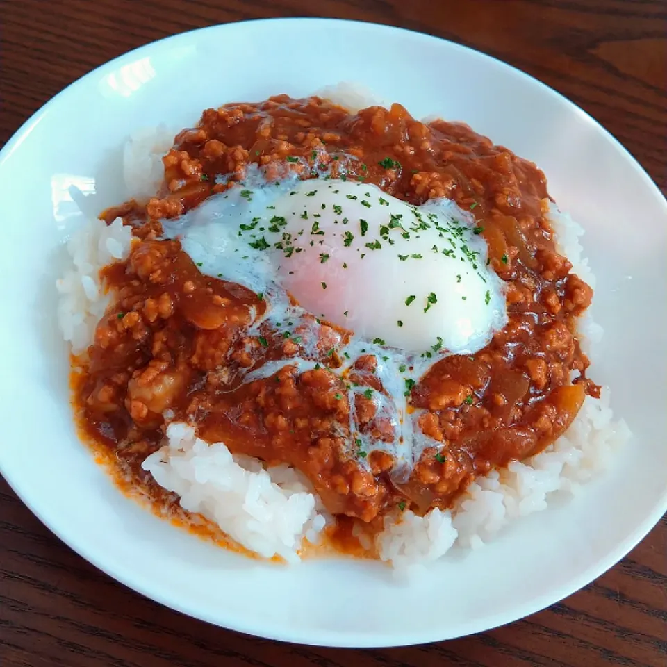 ひき肉カレー温玉つき|じょうさん