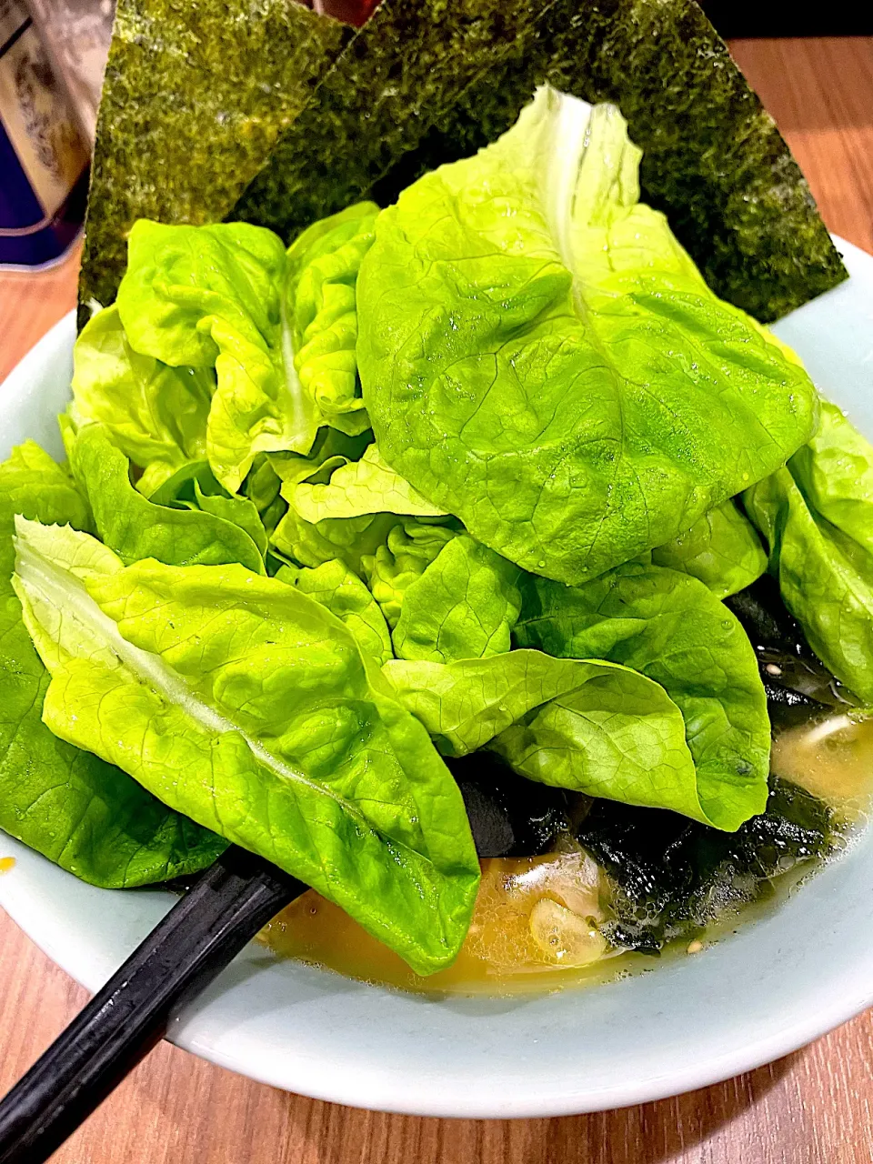 Snapdishの料理写真:千家のサラダ菜ラーメンわかめトッピング＠横浜 根岸|小池 康裕さん