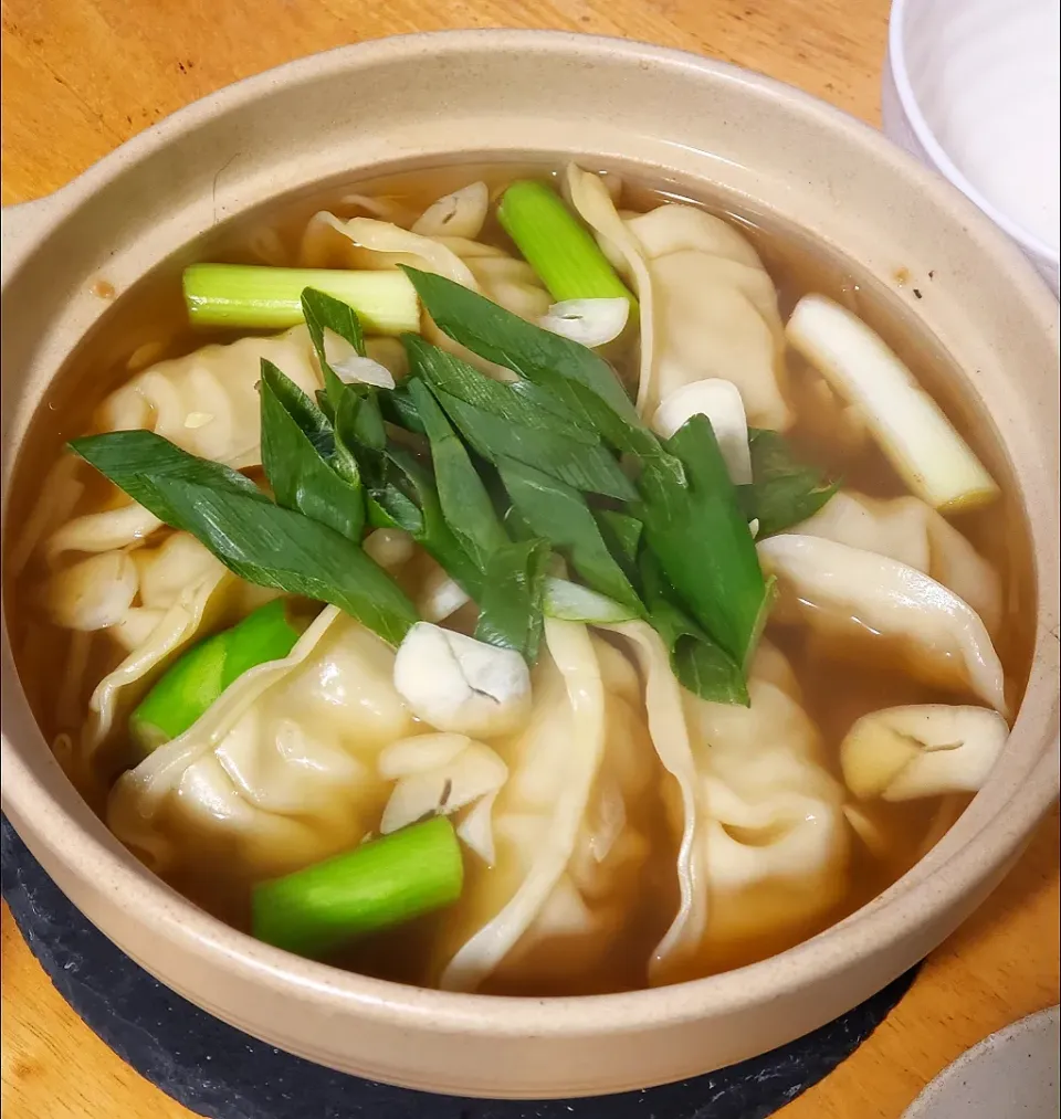 餃子鍋🥟🥟🥟 生姜とにんにくで温まる🍲|Yuunaさん