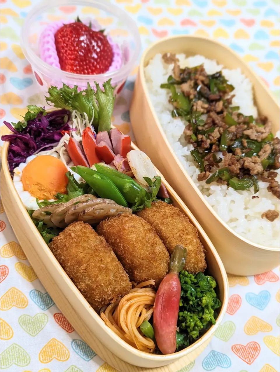 Snapdishの料理写真:本日のお弁当〜☆Yumi☆さんのお料理〜
アマイモノ·クウ蔵さんのピーマンと肉そぼろご飯ゆでたまご添え。弁当〜|f.1125beさん