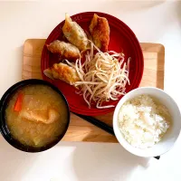 Snapdishの料理写真:朝食　昨晩の餃子ニンニクなし|Ryokoさん