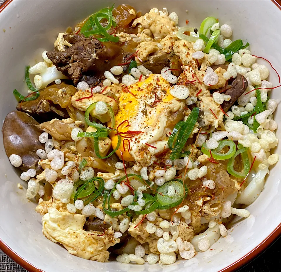 鶏レバ豆腐のぶっかけうどん|すくらんぶるえっぐさん