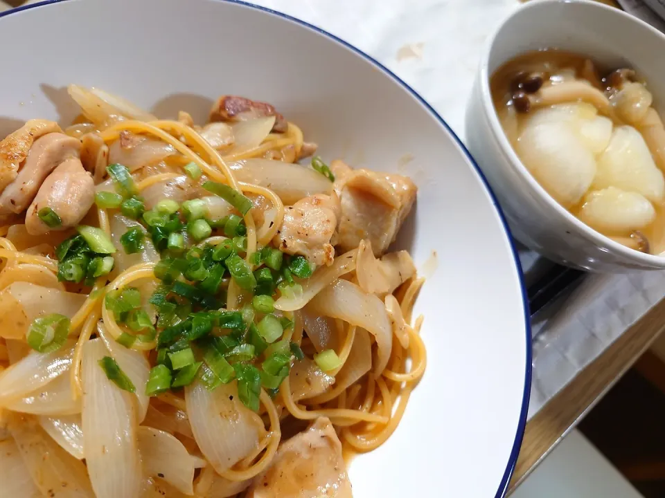 玉ねぎのコンソメスープと和風パスタ|白河無月さん