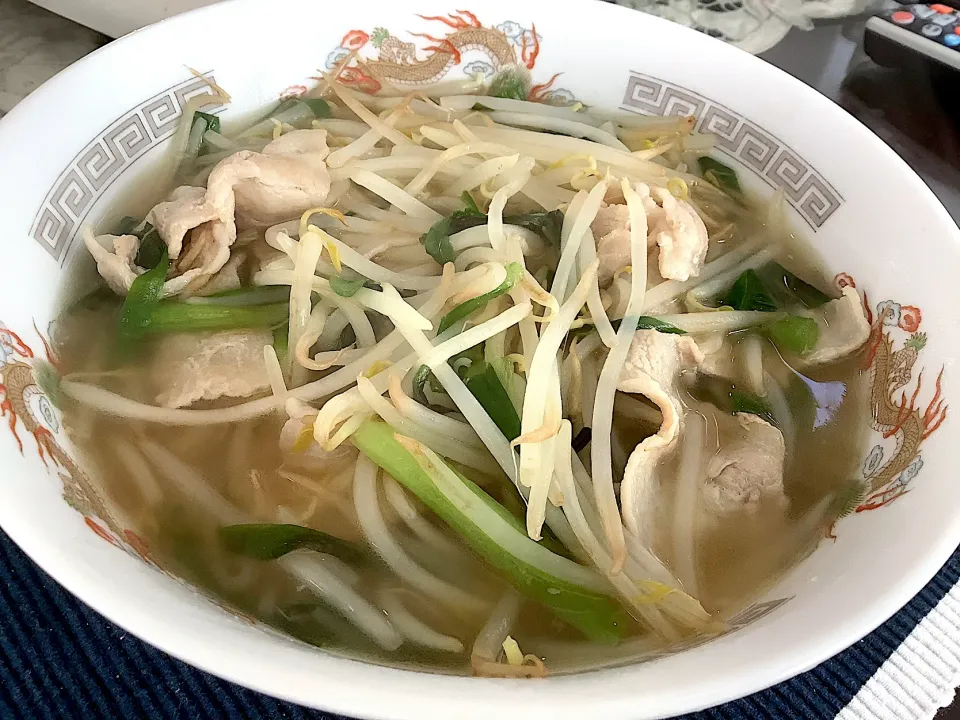 Snapdishの料理写真:もやしラーメン🍜😋|アライさんさん