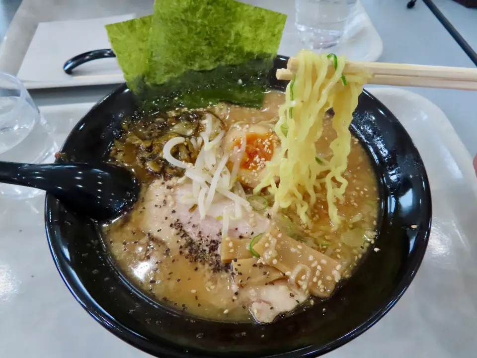 Snapdishの料理写真:味噌ラーメン(黒) 黒姫スキー場|Takeshi  Nagakiさん