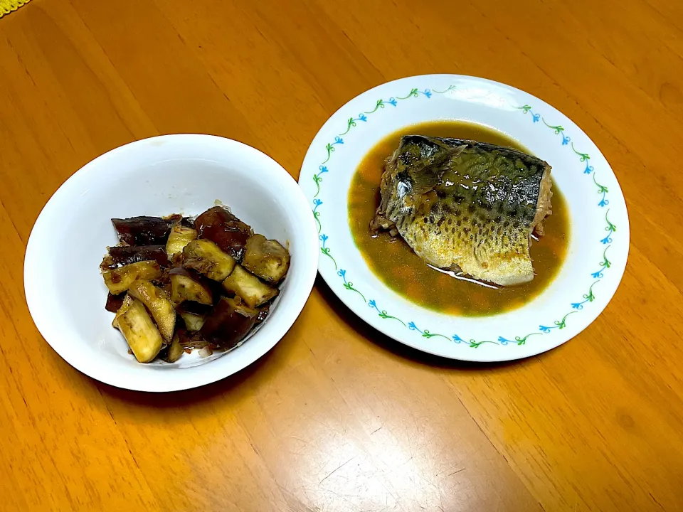 Snapdishの料理写真:サバの味噌煮と茄子の味ぽん和え|猫村らぶら𐩢𐩺さん