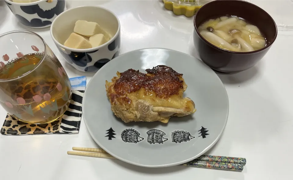 Snapdishの料理写真:晩御飯☆チキンステーキ☆高野豆腐☆みそ汁（白菜・しめじ・麩）|Saharaさん