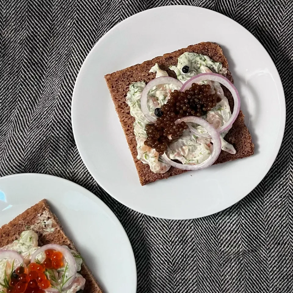 Snapdishの料理写真:🟠まるさんの料理 トーストスカーゲン Toast Skagen 甘エビのオープンサンド|まる(丸大豆)さん