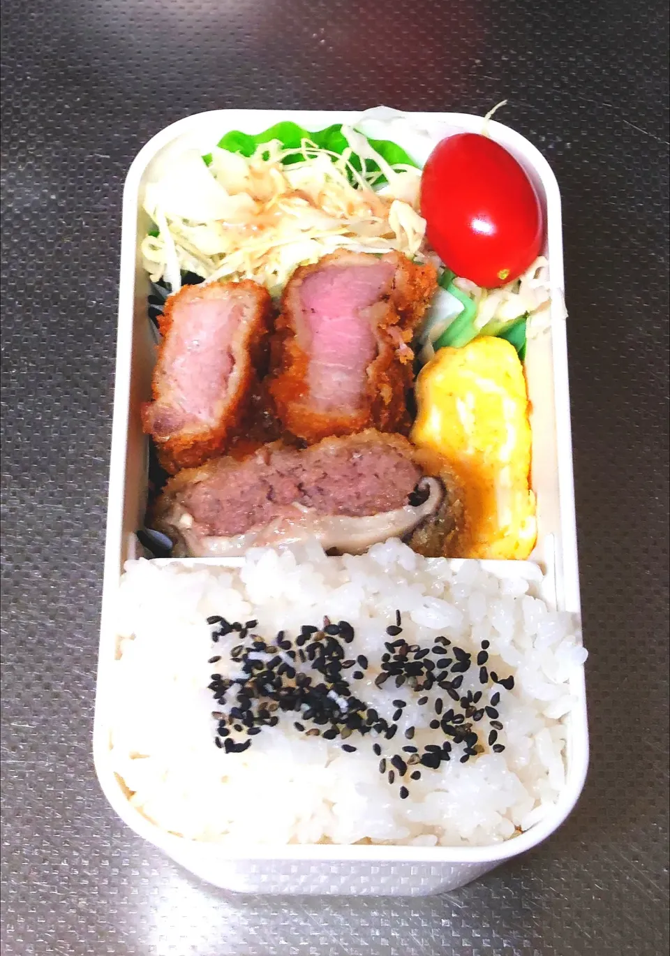 豚カツと椎茸肉詰めフライ弁当|黒川克博さん