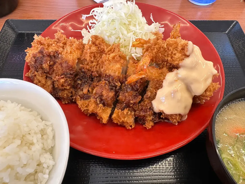 海老マヨとチキンカツの合い盛り定食🐔🍤|buhizouさん