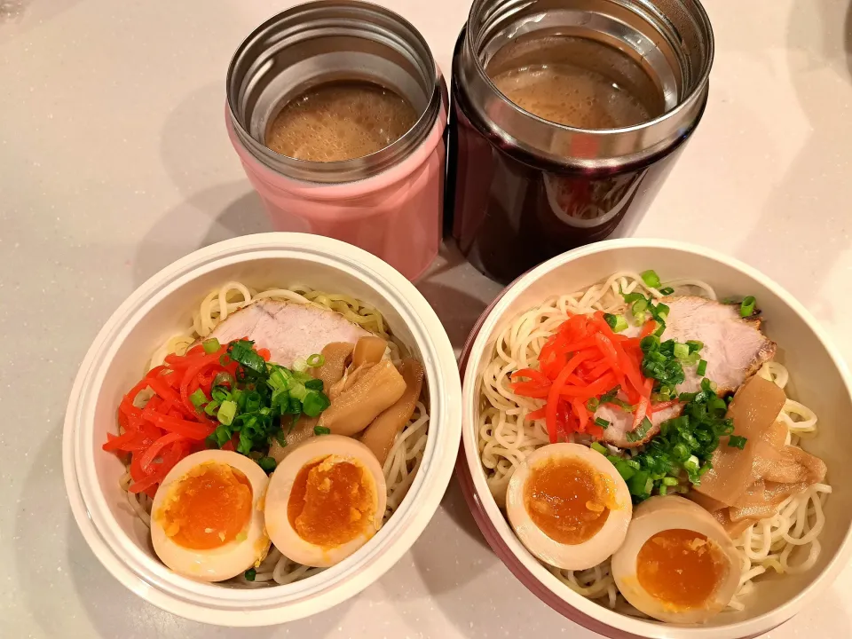 Snapdishの料理写真:昼弁・家系ラーメン|Sacchinさん