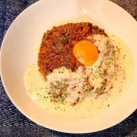 キーマカレー ホワイトチーズソースをかけて|Kazuさん