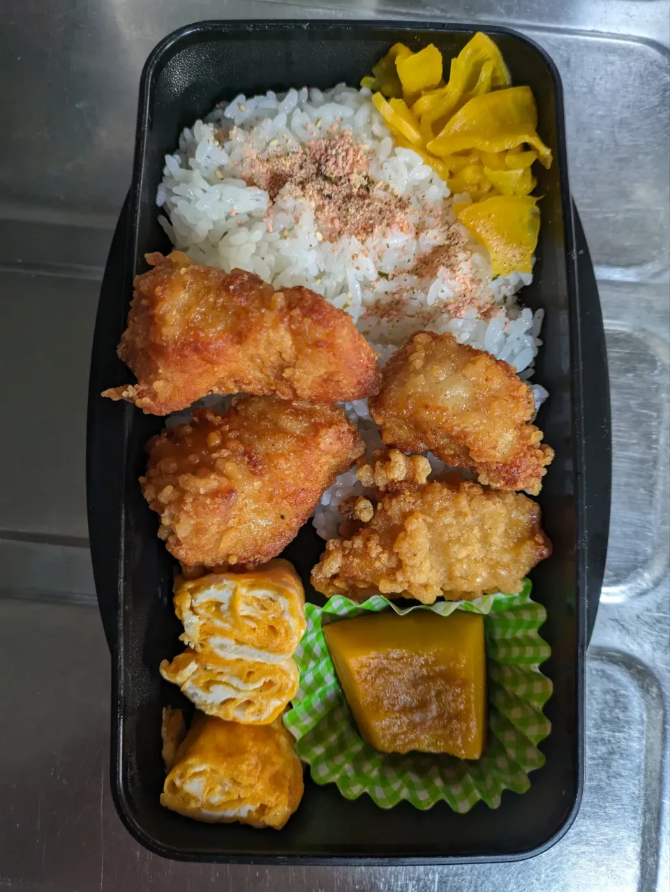 Snapdishの料理写真:旦那弁当　2024/2/12

からあげ
玉子焼き
かぼちゃの煮物|ユキヨメ♪さん