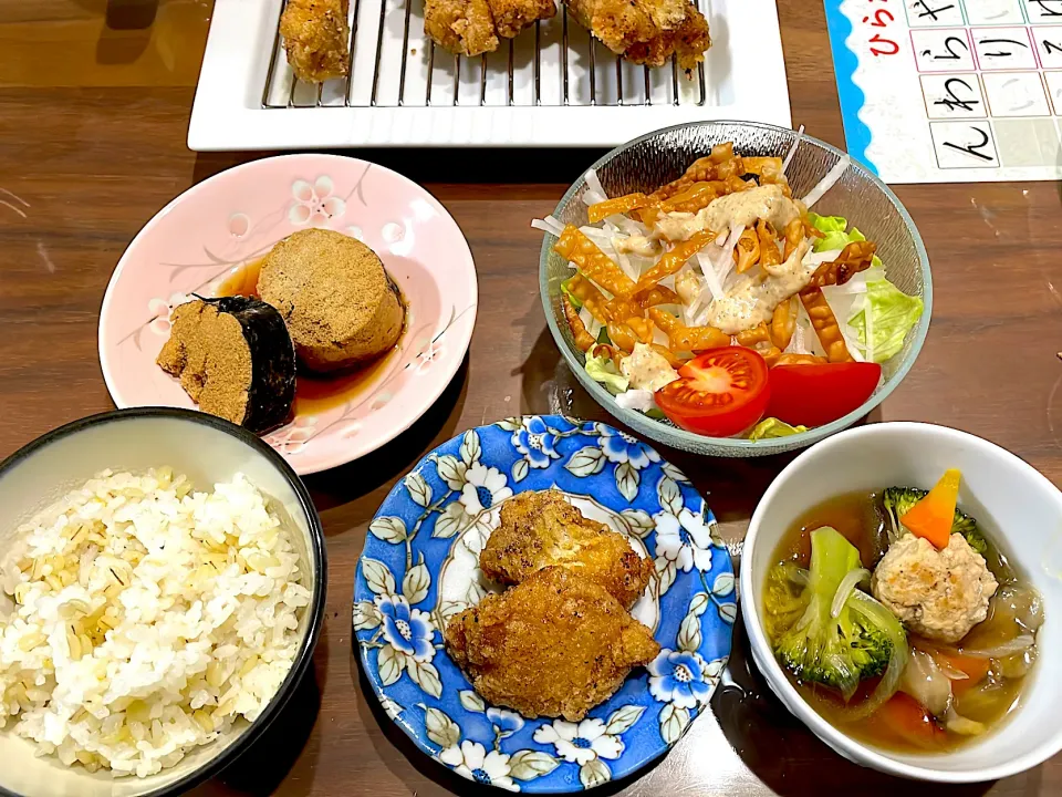 鱈の唐揚げ　肉団子入野菜スープ　餃子の皮のパリパリサラダ　真子の煮付け|おさむん17さん