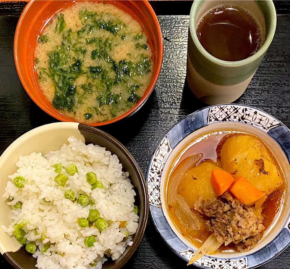 うすいえんどう豆ご飯🍚肉じゃが🐮あおさ味噌汁 924円|すくらんぶるえっぐさん