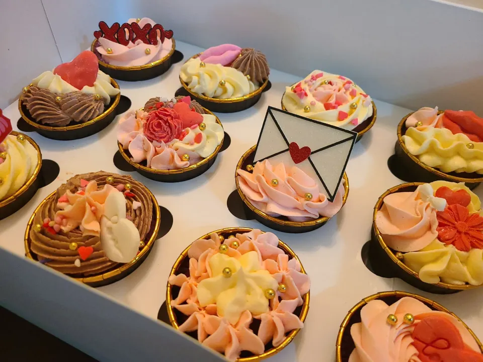 Snapdishの料理写真:Valentines Day Cupcakes|Marissa Bakshさん