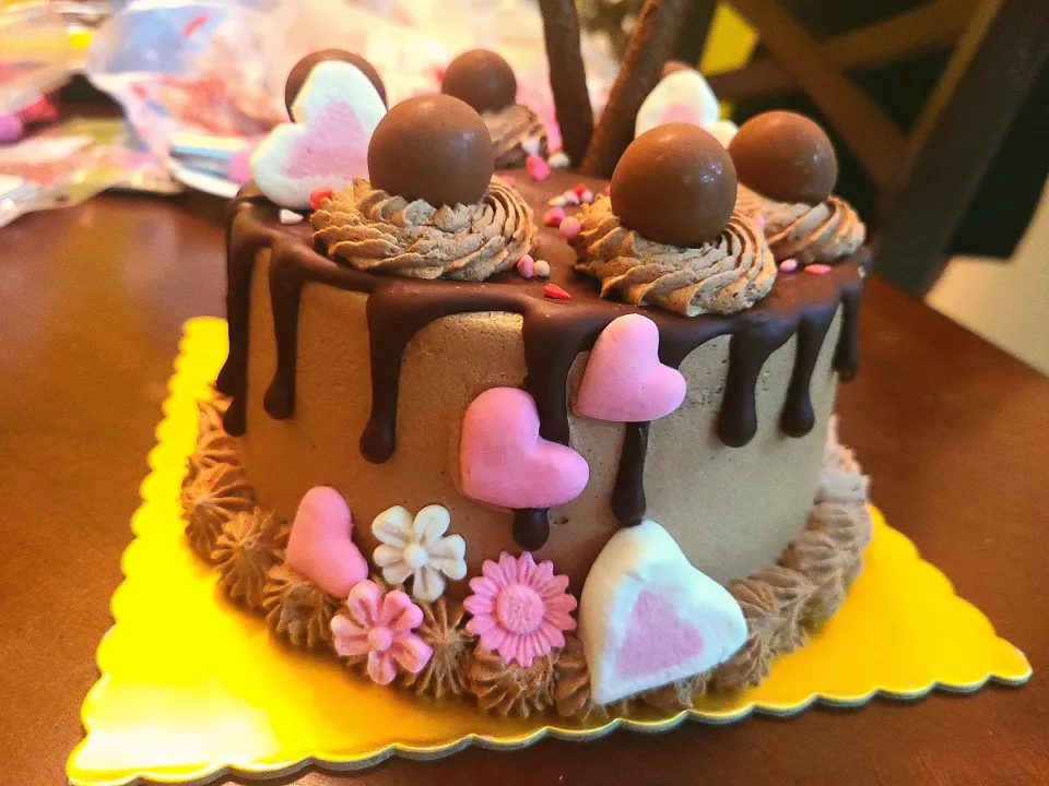 Snapdishの料理写真:Chocolate 2 Layer Valentines Day Cake|Marissa Bakshさん