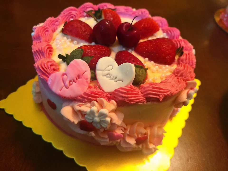 Valentines Day Cake with Fresh Fruit|Marissa Bakshさん