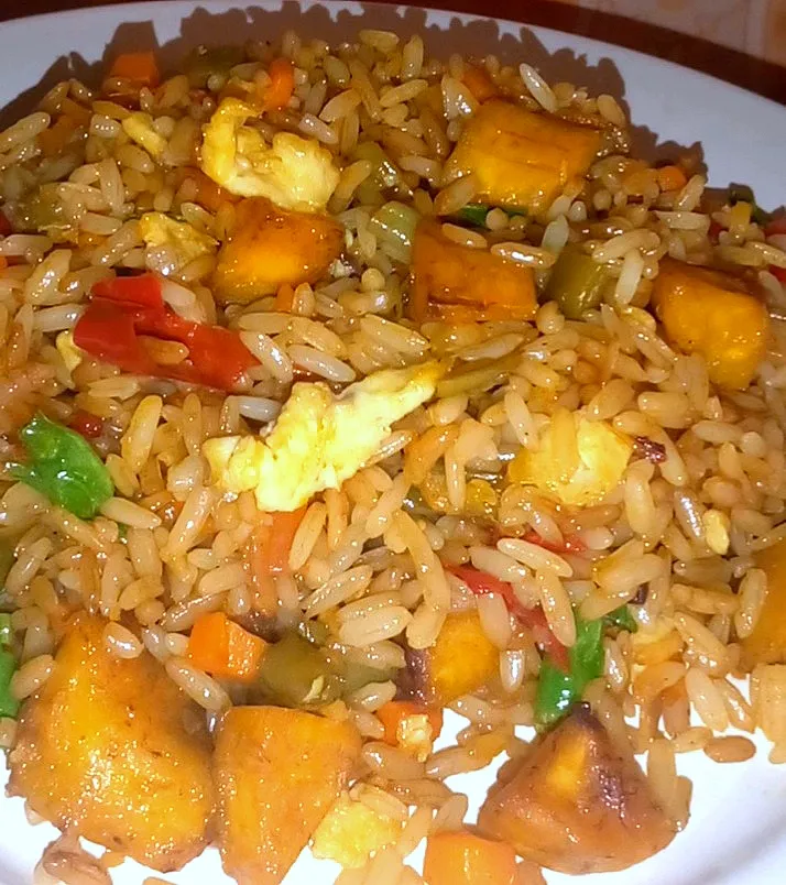 PLANTAIN  EGG STIR FRY  RICE|Chioma Anyanwuさん