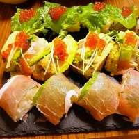 Snapdishの料理写真:柚子の炊き込みご飯で生ハム寿司🍣|Wal Nutsさん