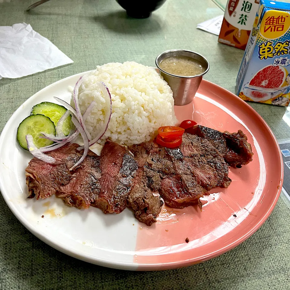 Snapdishの料理写真:美國安格斯牛板腱扒飯|skyblueさん