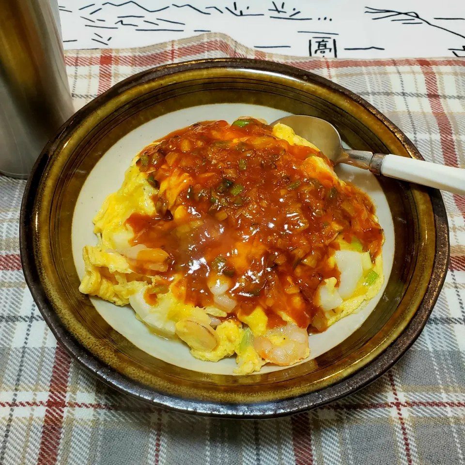 ひとり暮らしの夜ごはん
えびたまチリソース丼|keeijnsさん