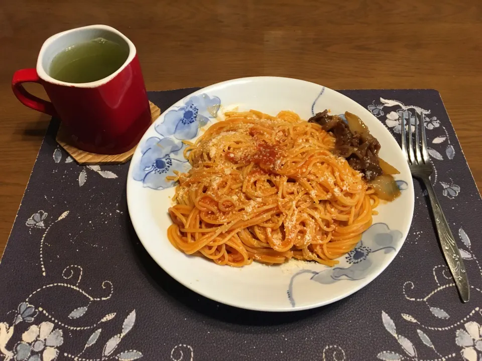 スパゲッティナポリタン、牛焼肉、熱い日本茶(昼飯)|enarinさん