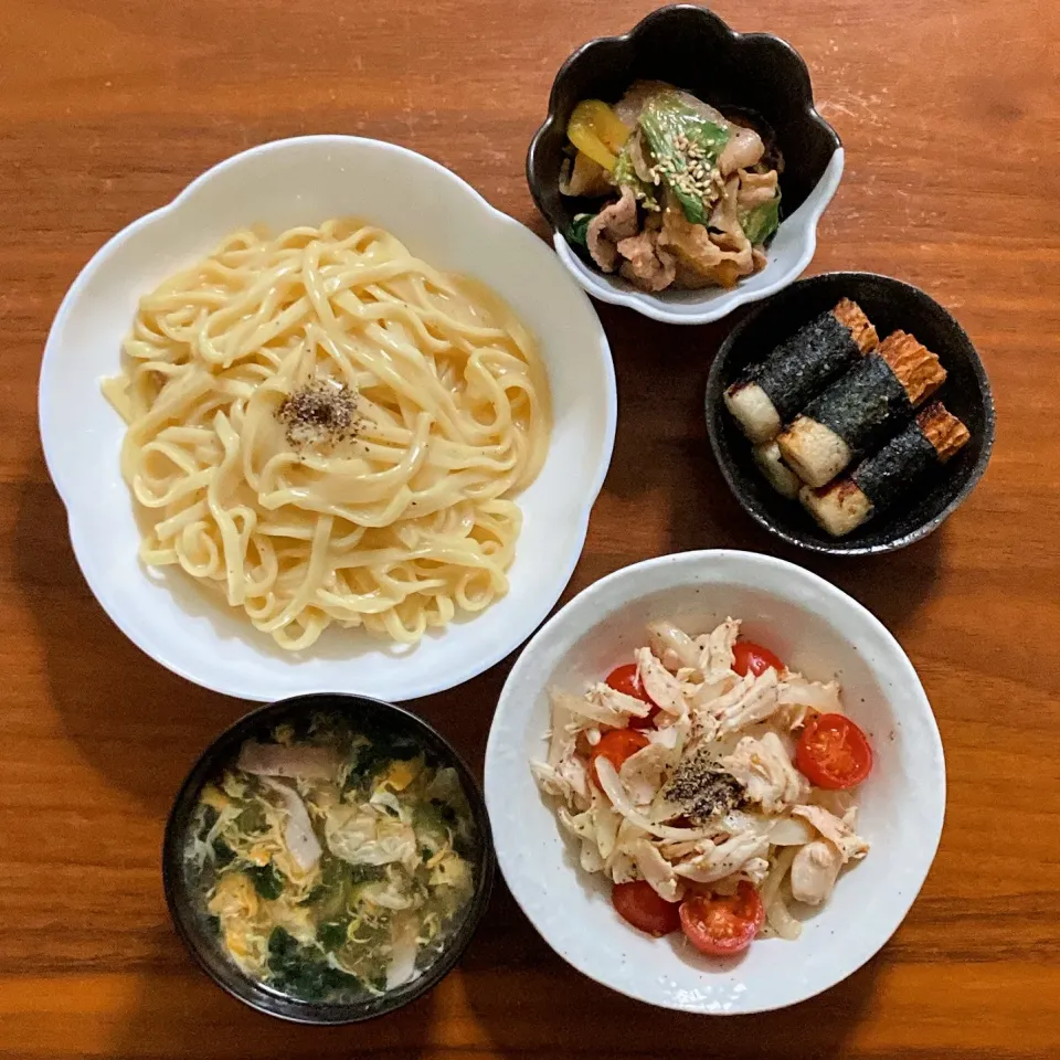 主食　カフェパスタ　カルボナーラ
主菜　海苔巻きチーズちくわ もうやらん❌
副菜　トマトと玉ねぎのサラダ 🅿️
副菜　余ってた肉と野菜を焼肉のタレで炒めただけ
汁物　トロ玉スープ 🅿️
小鉢　なし|...さん