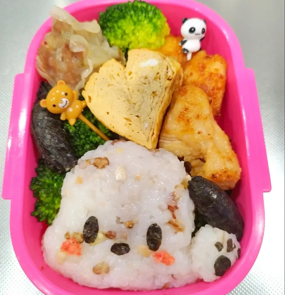 ポチャッコ弁当
遠足用
子供のリクエストはポチャッコでした😳|すさきゆきこさん